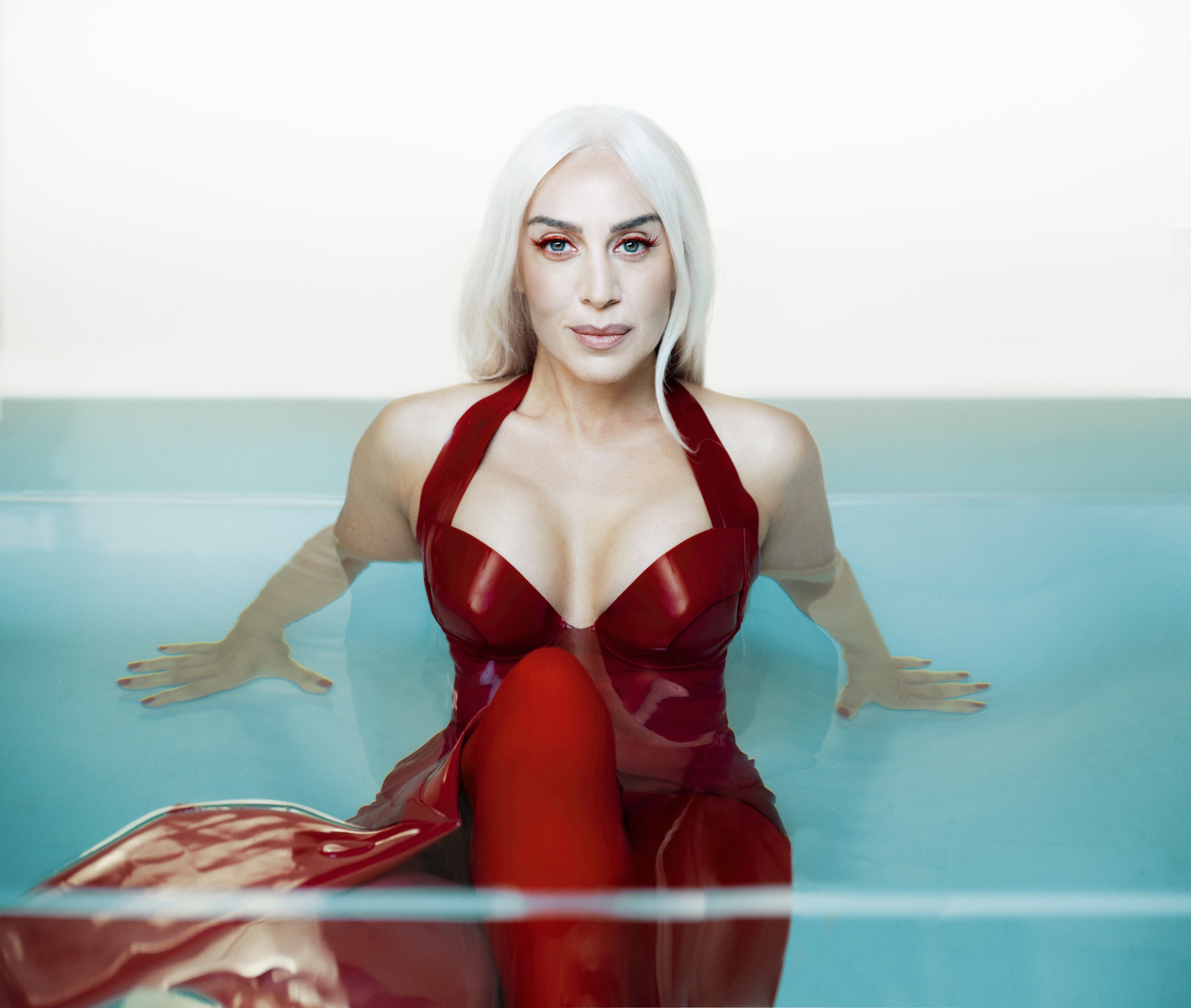 Mónica Naranjo lanza el single "Por un like", antesala a su "Greatest Hits Tour"